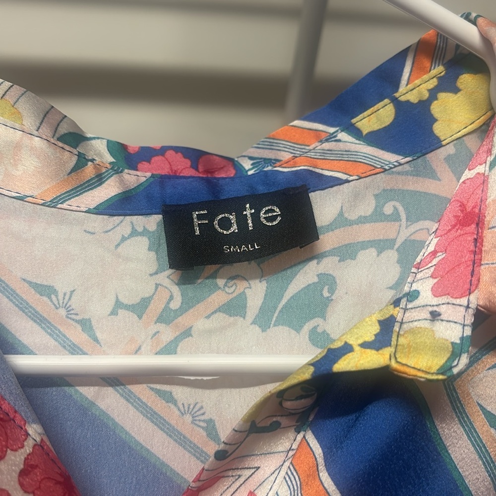 NWOT Fate blue and scarf‎ print satin blouse - Picture 7 of 7